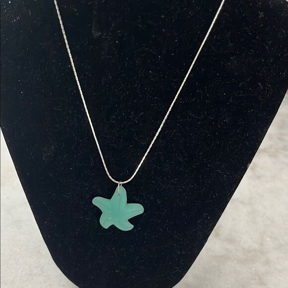 Silver .925 Necklace with Green Cultured Sea Glass Star Fish Pendant NWT - Picture 2 of 5